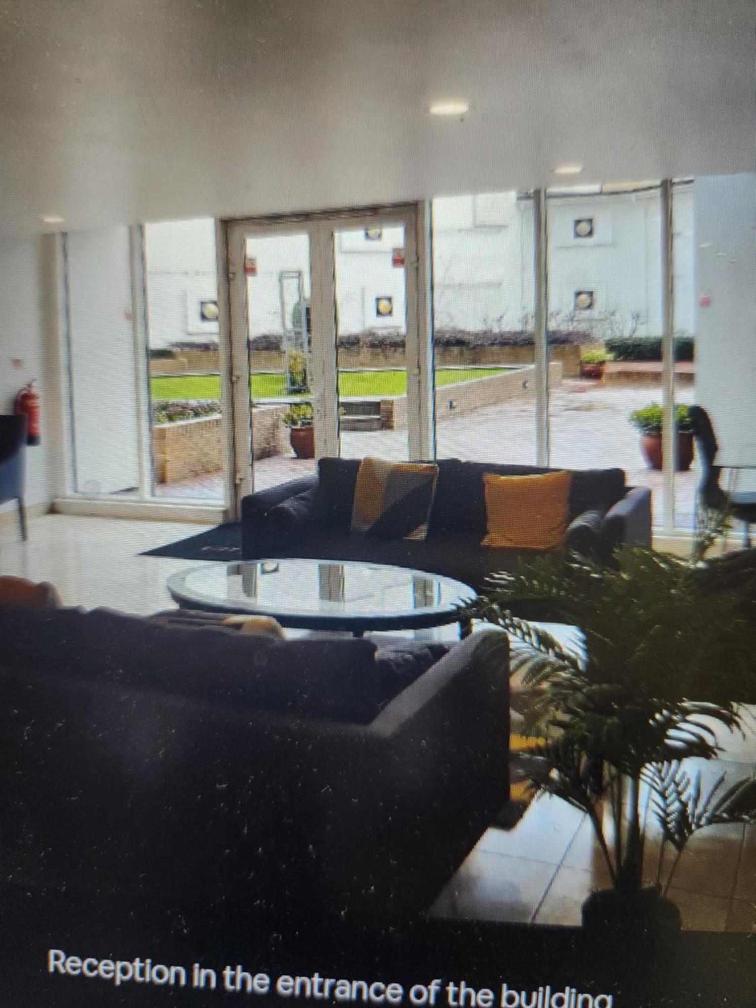 Luxurious Flat Overlooking Canay Wharf Londra